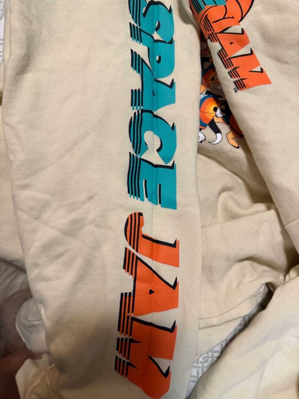 🏖️10 items for $20☀️ Space Jam Cream Hoodie with Cartoon Graphic| size XXL - Picture 7 of 7